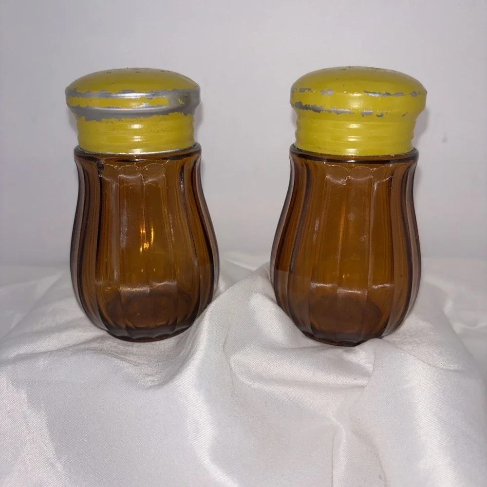 Vintage Amber Glass Salt‎ Pepper Shakers Takahashi Japan Yellow Metal Screw Lids